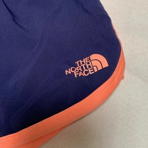 THE NORTH FACE Women’s Shorts, drawstrings inside. - Picture 2 of 4